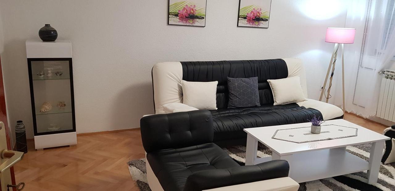 Apartman Hana Sanski Most Bagian luar foto
